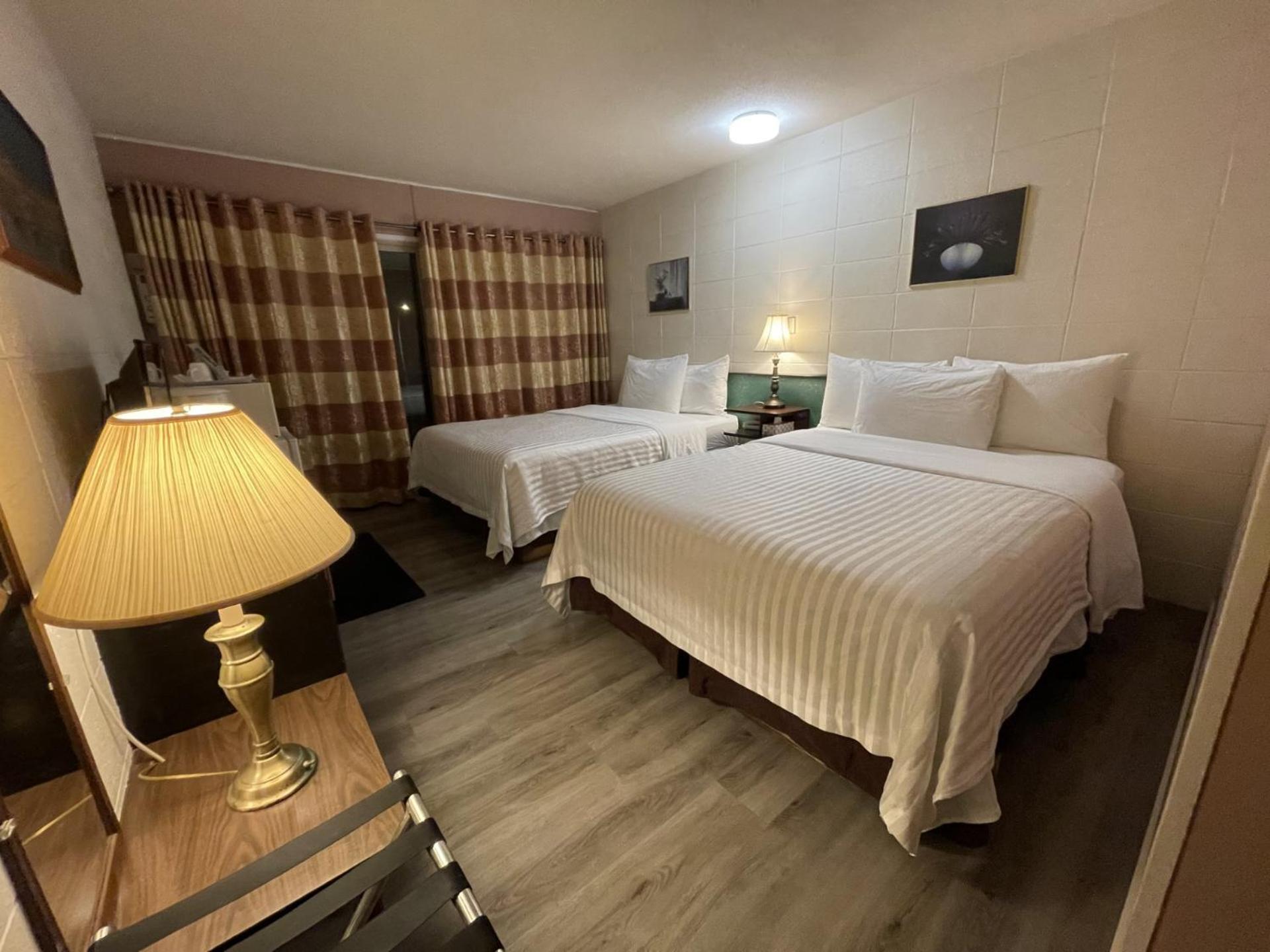 Holiday House Motel Ladysmith Extérieur photo