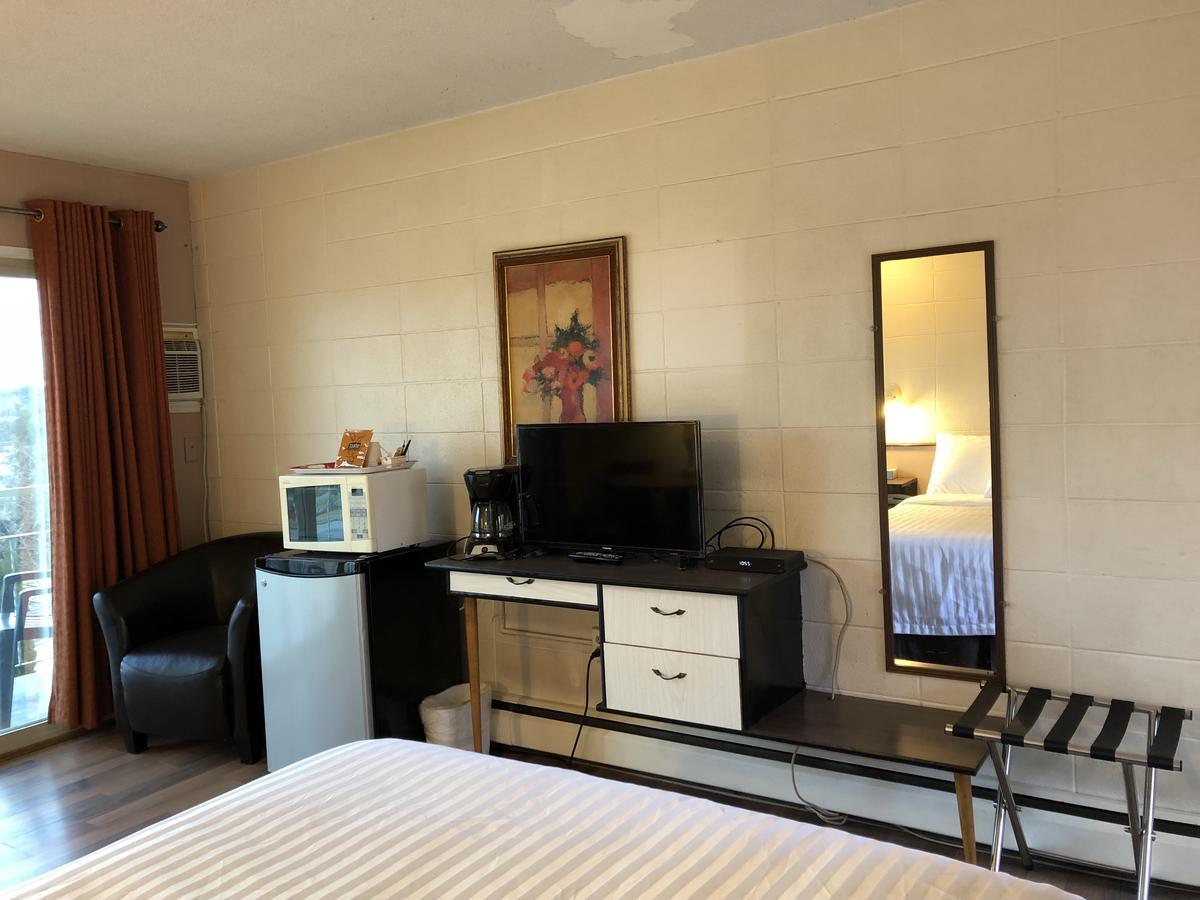 Holiday House Motel Ladysmith Extérieur photo