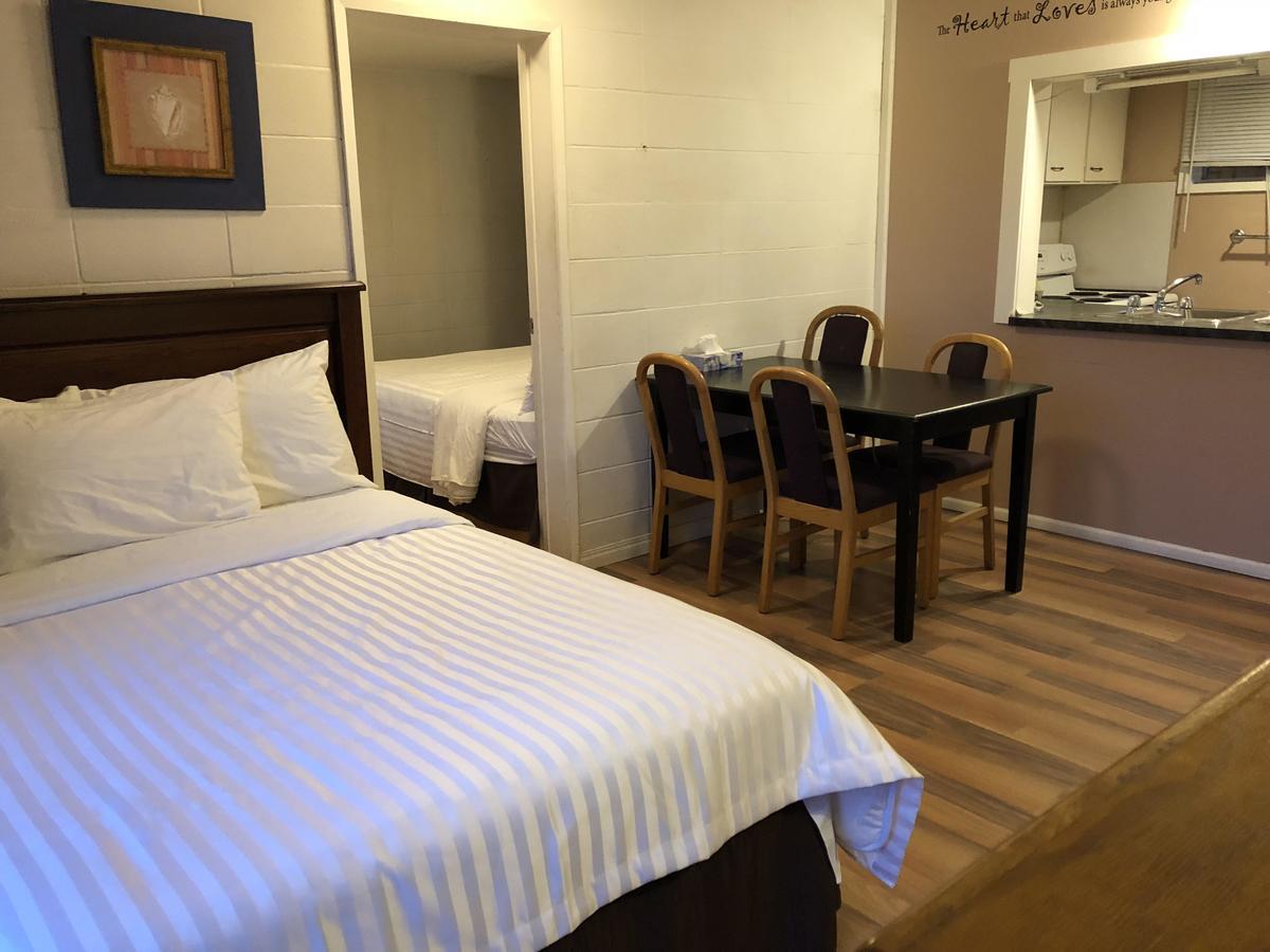 Holiday House Motel Ladysmith Extérieur photo