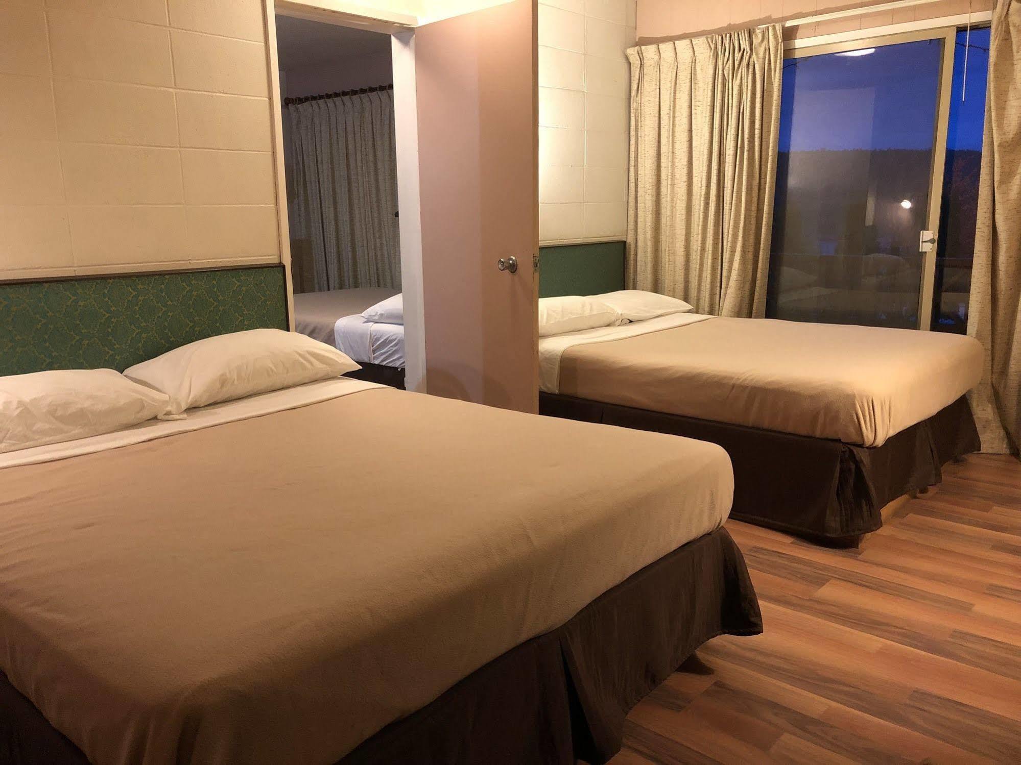 Holiday House Motel Ladysmith Extérieur photo