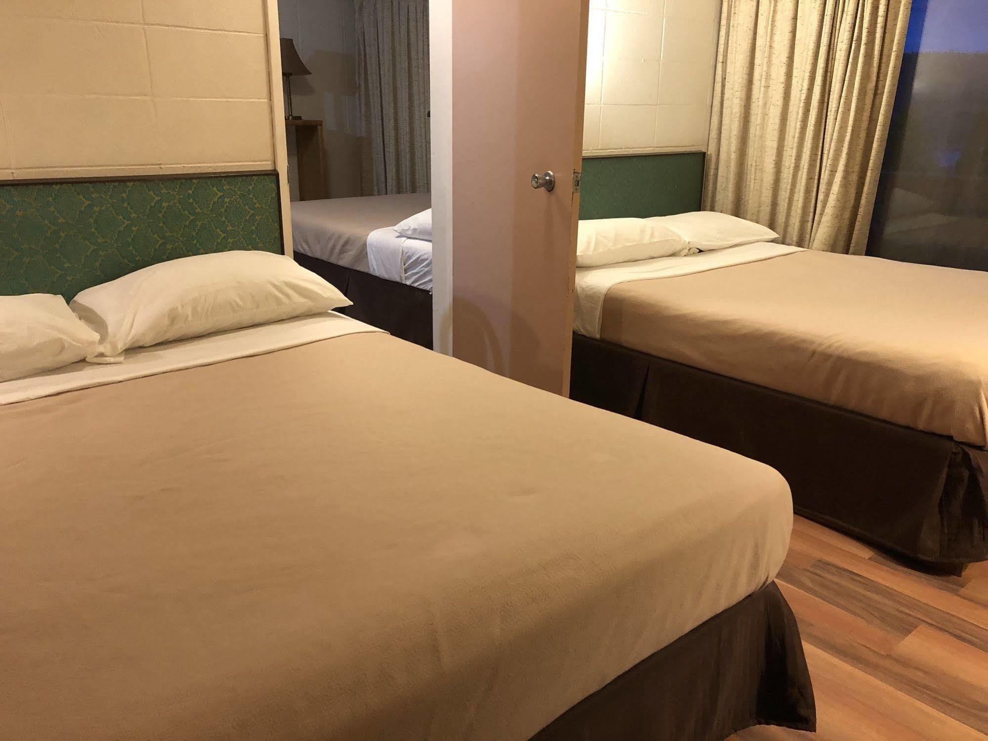 Holiday House Motel Ladysmith Extérieur photo